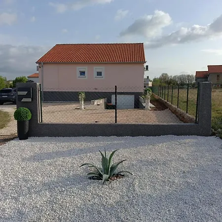 Peaceful Private Near Zadar & Nin With Garden, Terrace & Bbq Prázdninový dům *